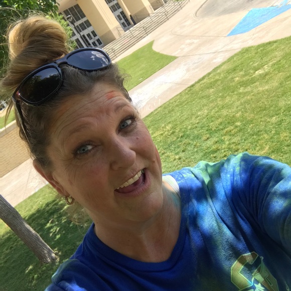 Meet your Posher, Colbie - Picture 2 of 8